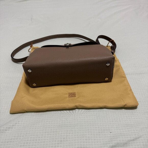 T-Lock grained-leather clutch taupe - Picture 7 of 8